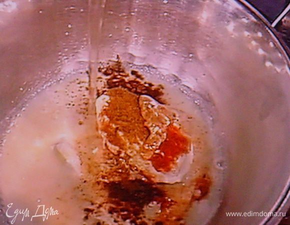 Свежий сыр, можно взять любой фирмы, посолите, поперчите, смешайте с лим. цедрой и соком.