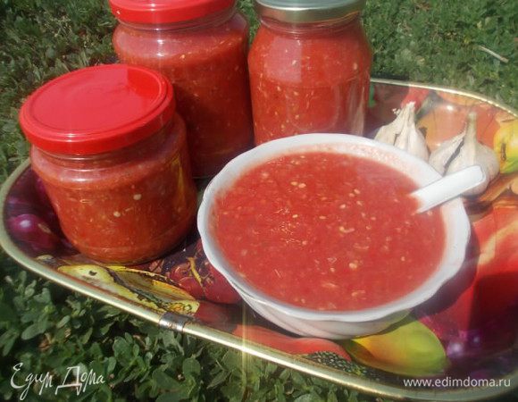 Если вы хотите проваренную аджику,то нужно ее пол часика проварить на эту норму добавить три ложки уксуса,затем разлить в стерилизованные баночки и закупорить,перевернуть банки вверх дном до остывания.