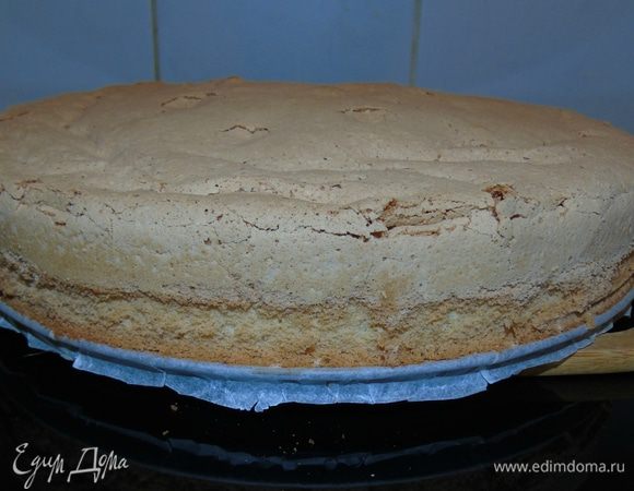 Выложить в форму (у меня была 26 диаметров )и выпекать около 35 минут при 170*.