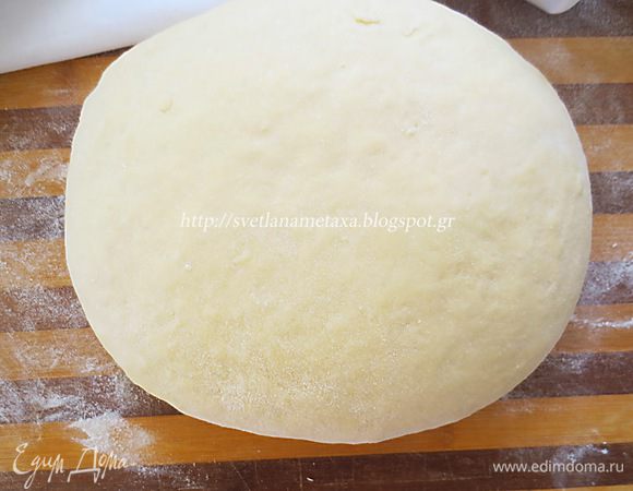 Тесто увеличится в объеме и получится вот такое красивое.
После этого делим тесто на 10 одинаковых частей