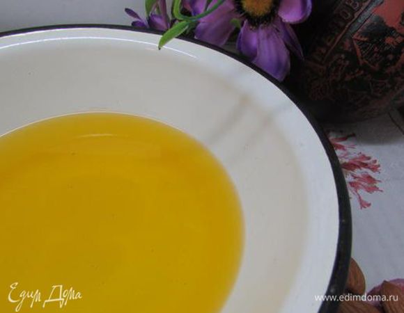 Масло растопить и слегка остудить. 