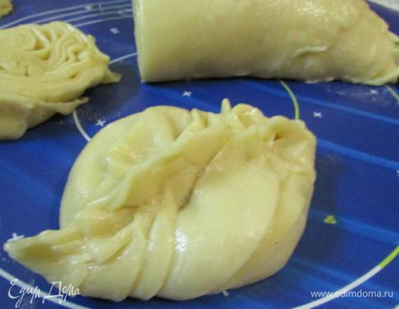 … и хорошо защипнуть края, как у пирожка.