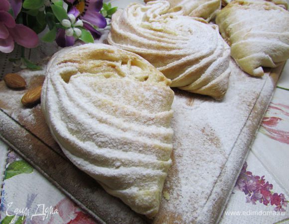 Остывшую бадамбуру посыпать сахарной пудрой!
Приятного аппетита! 