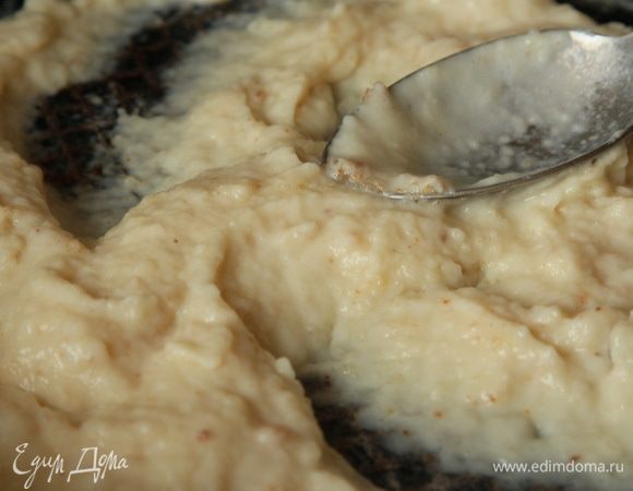 Добавляем молоко и доводим до загустения.