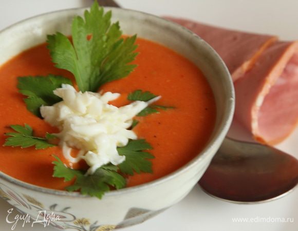Добавляем в суп, хорошо размешиваем и готовим на огне еще пару минут. При подаче посыпаем суп любимой вами зеленью и натертым на мелкой терке сваренным вкрутую яйцом. Я использую только белок...Смачного! 
