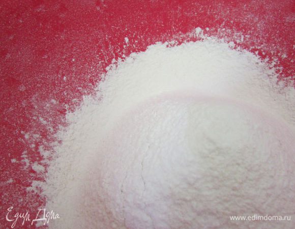 Просейте муку.