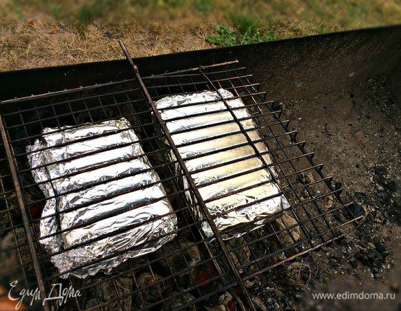 Запекайте по 10 мин с каждой стороны.