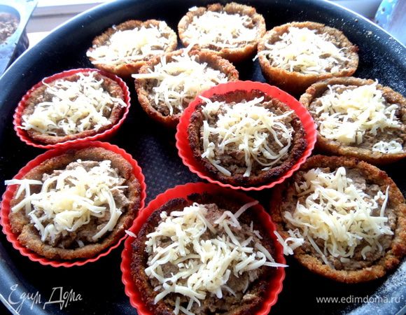 Присыпаем сверху сыром...