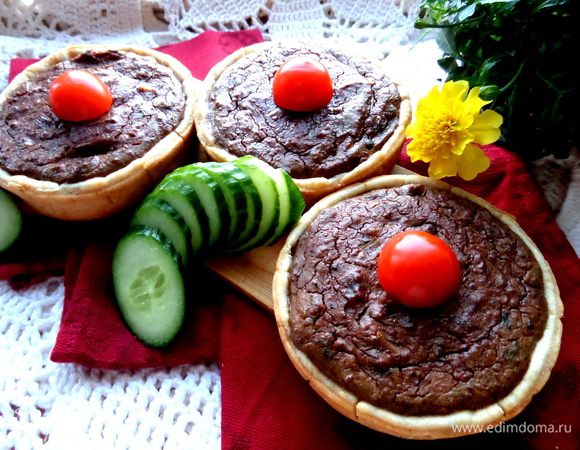 А ещё,раз пошла такая песня про печёночку,мы недавно отведали пироги с печёнкой от Ярославы,хотя у неё это один пирог: http://www.edimdoma.ru/retsepty/66503-pirog-s-pechenyu-i-vyalenoy-klyukvoy