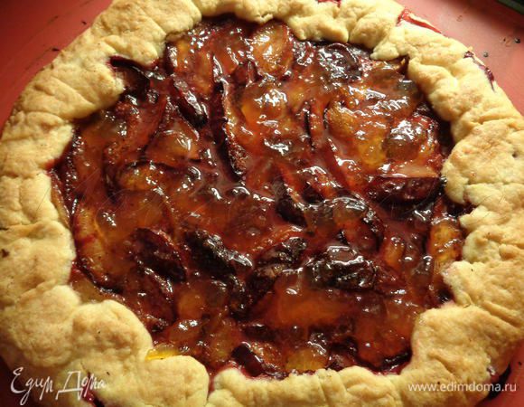 Еще горячую галету покрываем вареньем (что придаст ей глянец) и даем остыть.