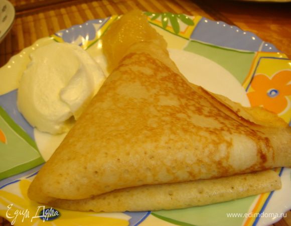 Угощайтесь, мои дорогие.