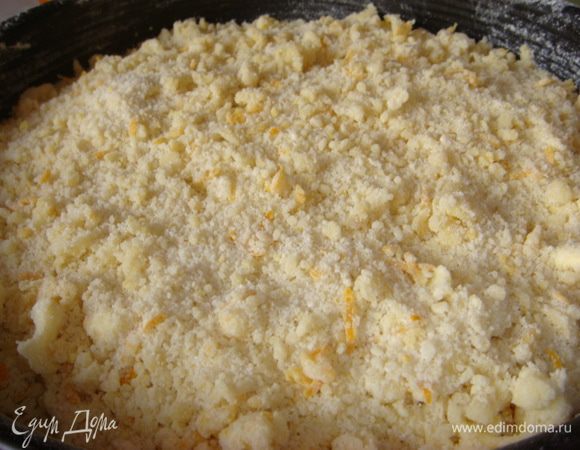 Эту крошку сверху посыпать на тесто. 