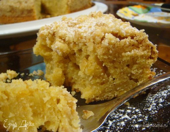 Он и плотноватый, и в то же время рассыпчатый и воздушный.
