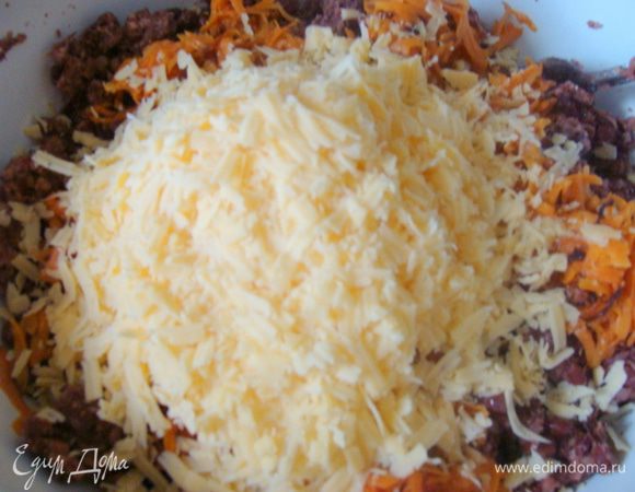 Туда же натереть сыр.