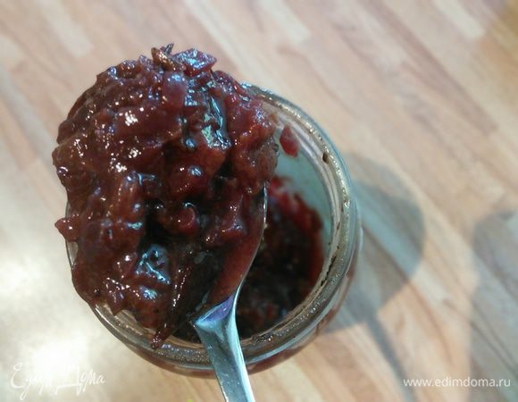 Это сливовый чатни с прошлого сезона от Инночки  http://www.edimdoma.ru/retsepty/57505-slivovyy-chatni настоятельно рекомендую!! К утке - божественно!!