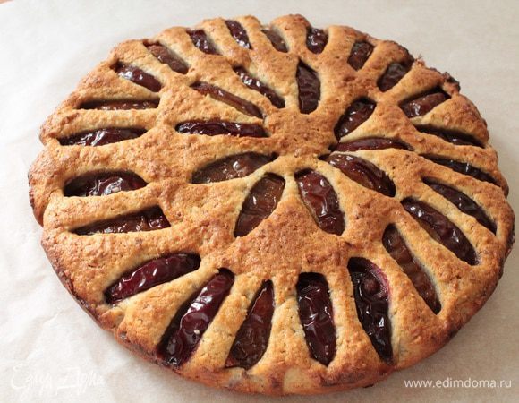 Выпекать пирог при 180 градусах 40-45 минут,до сухой лучинки.Приятного вам чаепития!