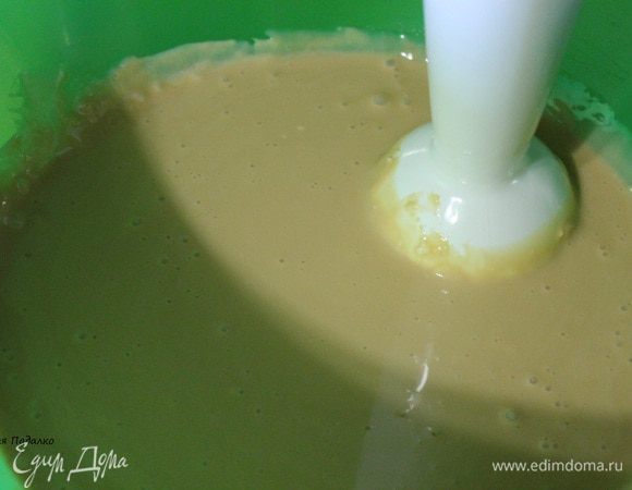 Взбиваем погружным блендером до однородности.