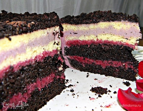 Торт получился очень нежным, сочным, неприторным, с легкой кислинкой и вкусом лета)))