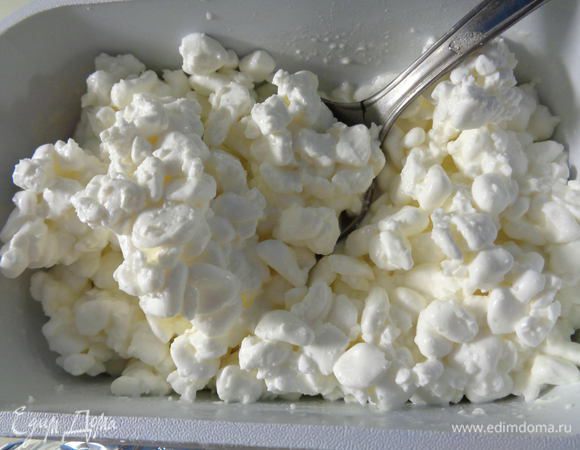 Добавить творог. Я использовала зернистый.