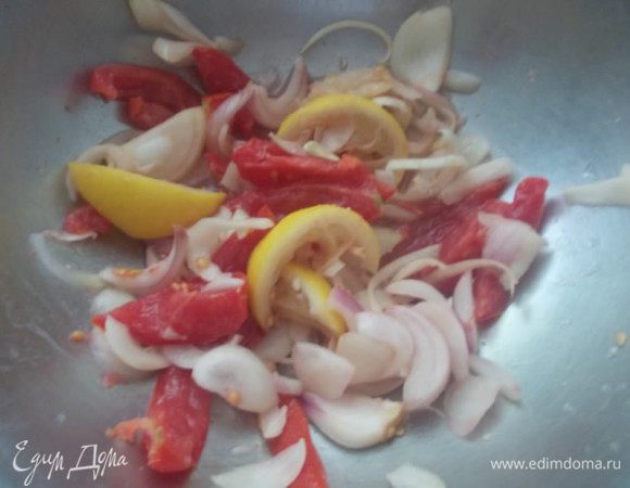 Маринад отправить в блендер и измельчить.