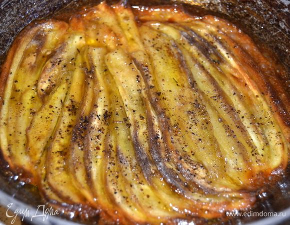 Затем сковороду с баклажаном поставить в духовку на 20 мин при 220 гр.