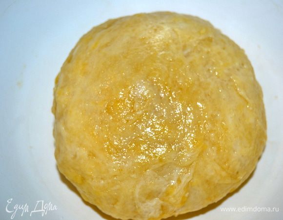 Замесить тесто из всех ингредиентов для теста.Скатать в шар и смазать растительным маслом.Оставить на 30 минут.