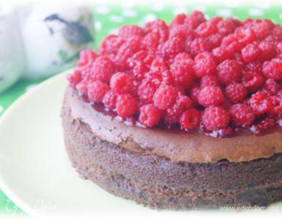 Готовый чизкейк охладить не менее 5 часов. Выложить ягоду! 