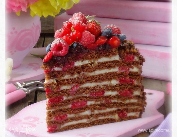 Дать торту пропитаться.