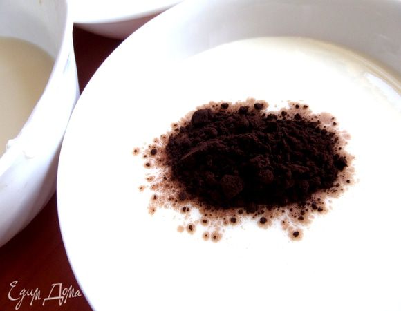 Основу делим на три пиалочки. В одну добавим какао.