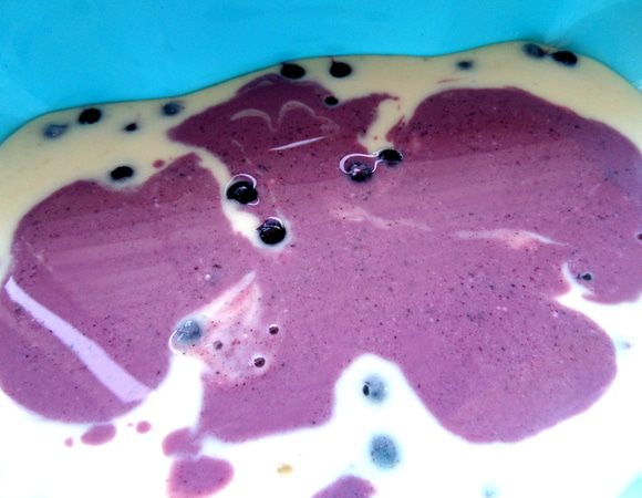 Черничной...прямо так,кляксами.