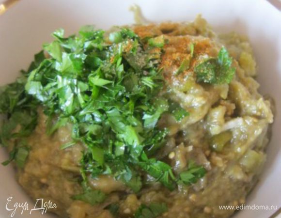 Овощи немного остудить и положить в блендер.
Измельчить в режиме пульсации.
Переложить в миску, добавить соль, перец по вкусу, мелко нарезанную петрушку, все аккуратно перемешать.
* Специи и зелень - также по желанию.
