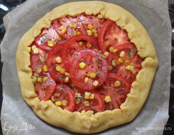 Сформировать галету. Сбрызнуть оливковым маслом и отправить в предварительно разогретую до 180 градусов духовку. Выпекать 40 минут или до золотистой корочки.