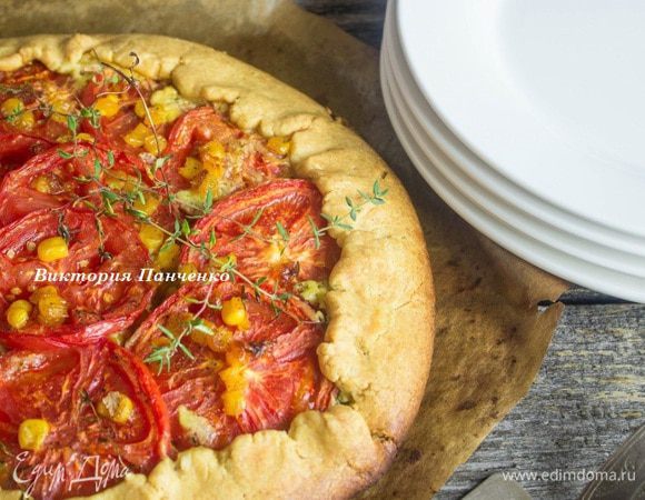 Готовую галету охладить в течение 5 минут. Тесто получается рассыпчатым, поэтому резать галету рекомендую небольшими порциями.