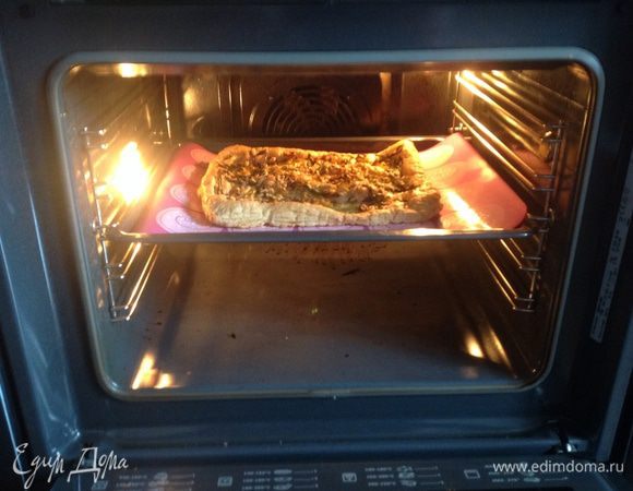Готовьте в духовке 20-25 минут. Подавайте горячей.