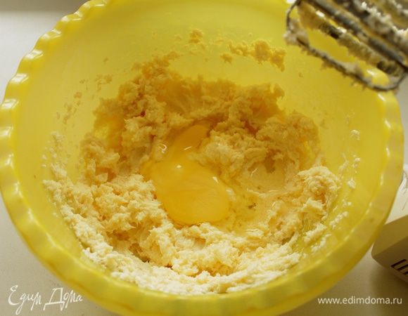 Продолжая взбивать,добавить по одному яйца.