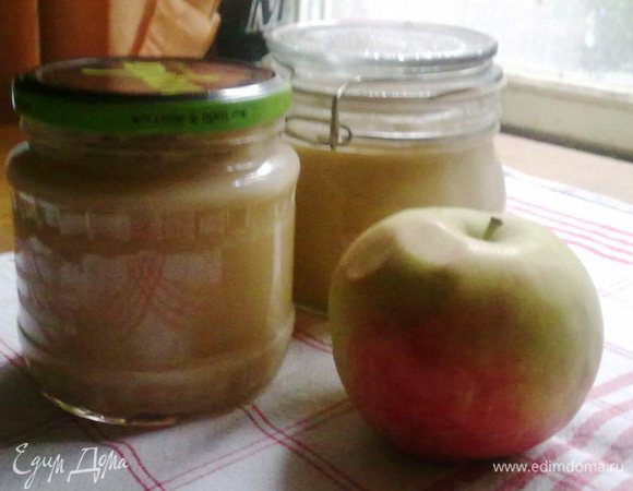 Разложить в стерилизованные банки. Закатать. Банки перевернуть вверх дном. Укутать и оставить до полного остывания.
