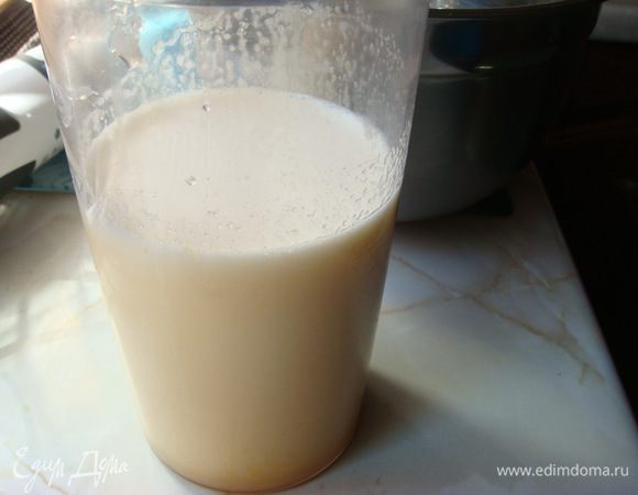 Яйца+сахар+соль взбить+сл.масло растопленное,но не горячее,перемешать+кефир 1/2 стакана и половину муки доливаем кефир и муку с разрыхлителем.Тесто должно быть густоватым.