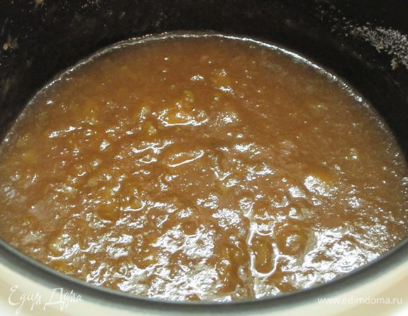 Готовить на программе "Тушение" еще 1,5 часа. Изредка надо помешивать, особенно в заключительные 30 минут.