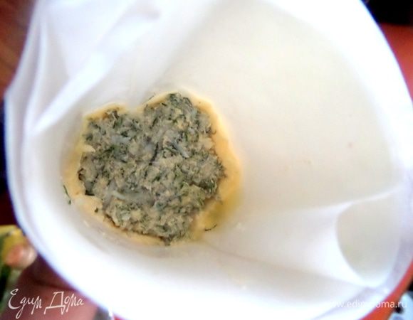 Прижимаем края и отправляем в морозилку.