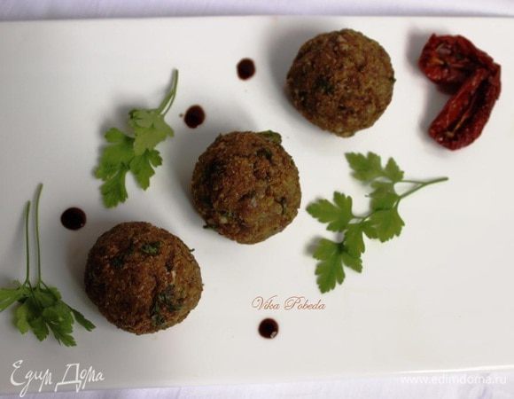 Подавать в горячем виде как основное блюдо или в холодном как закуску!!
Тефтели получаются ароматными, мягкими и очень вкусными!
Приятного!!!
