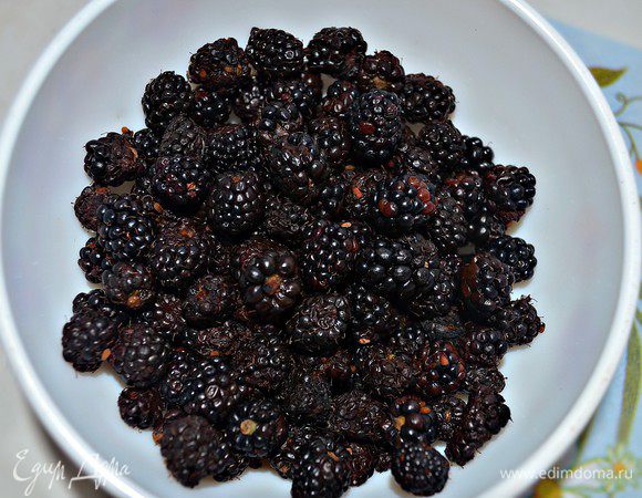 Ягоды промыть, обсушить.