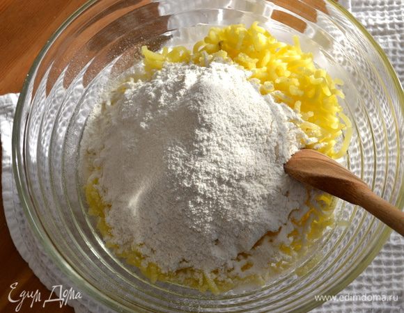 Добавить 150 г муки... 