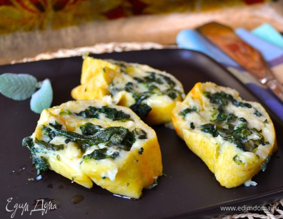 Рулет разрезать на кружочки толщиной 1,5-2 см и полить маслом... Подавать сразу же!
Buon appetito!