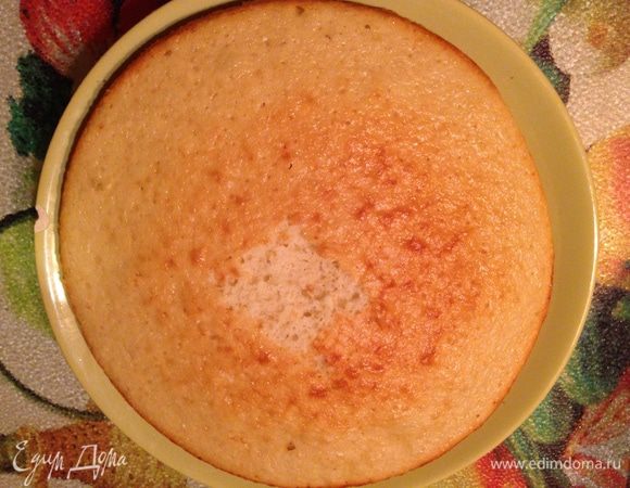 Тесто выложить в форму. Отправить в духовку на 20 минут при температуре 180 гр. Готовую основу остудить.