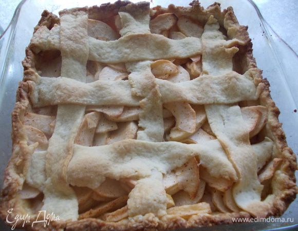 Пирог выпекаем 20 -25 минут. Пока тесто не будет золотистого цвета. Приятного аппетита.