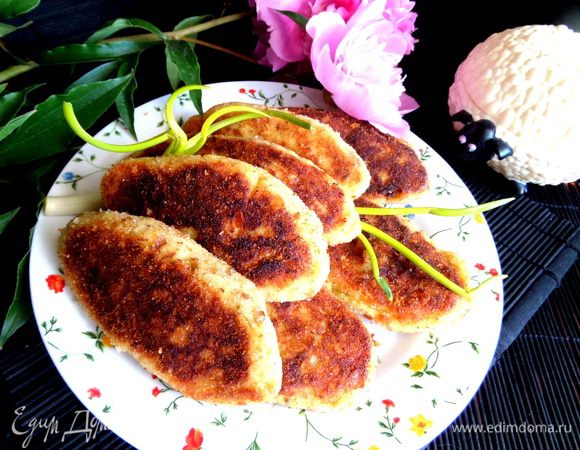 Зажаристые вкусные зразы готовы!!! Получается 8 штучек, по 2 на порцию.