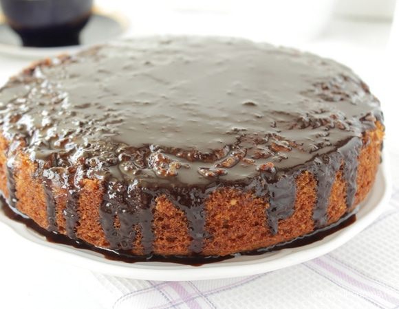 Полить пирог..