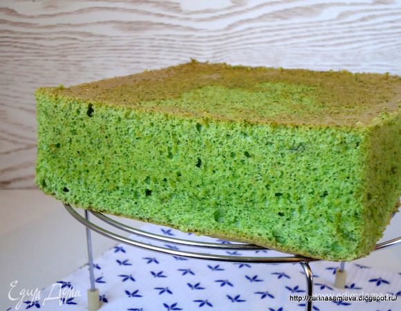 Готовому бисквиту дать отдохнуть сутки.