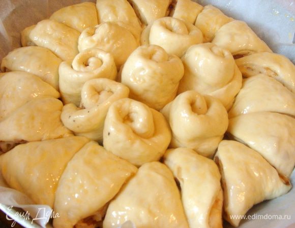 Я даю пирогу немного подойти. Примерно 15-20 минут в теплом месте.