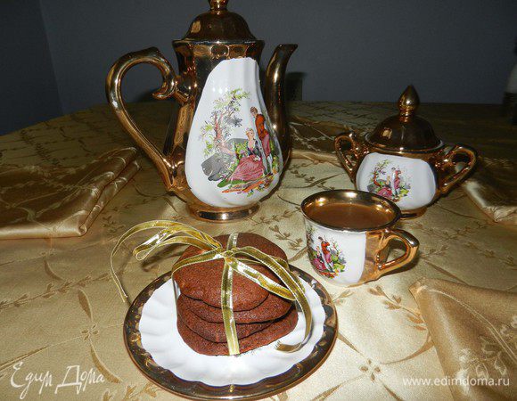 Выкладывать на лист для выпечки столовой ложкой, на небольшом расстоянии друг от друга, прибл. 3 см (при выпечке печенье растекается). Выпекать в духовке 10-12 минут. Смеси получается на 2 листа для выпечки. Перед тем, как снять с листа, оставить охладиться на пару минут, чтобы печенье не ломалось. Охладить перед подачей. Сладкого Вам чаепития!